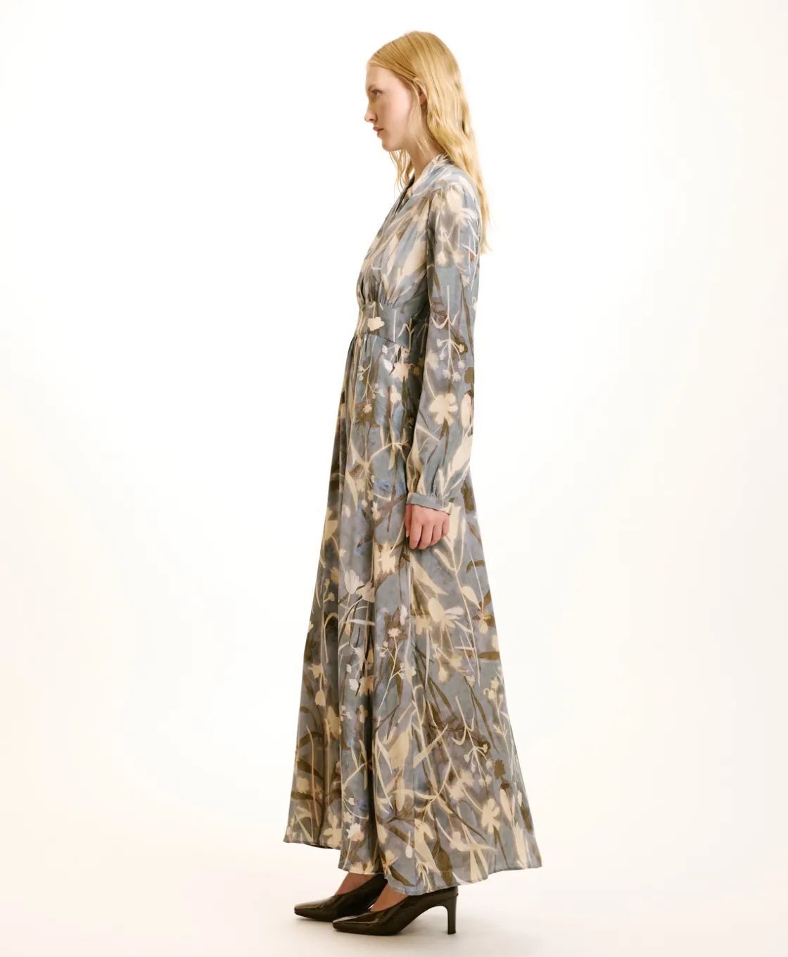 Momoni Robes*ROBE SUITA EN CRÊPE DE CHINE IMPRIMÉ - BLEU POUSSIÉREUX/CRÈME BleuPoussiéreux/Crème