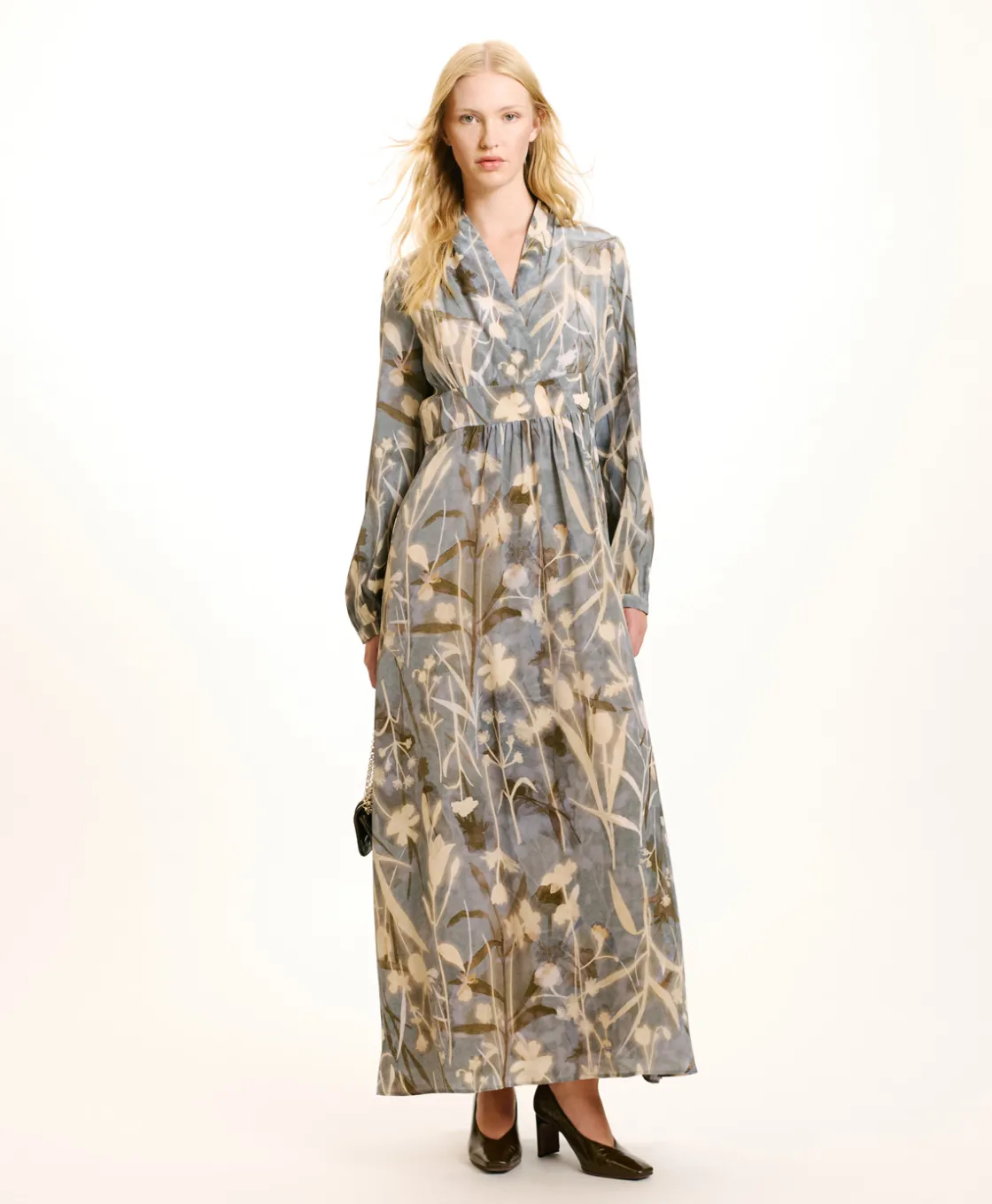 Momoni Robes*ROBE SUITA EN CRÊPE DE CHINE IMPRIMÉ - BLEU POUSSIÉREUX/CRÈME BleuPoussiéreux/Crème